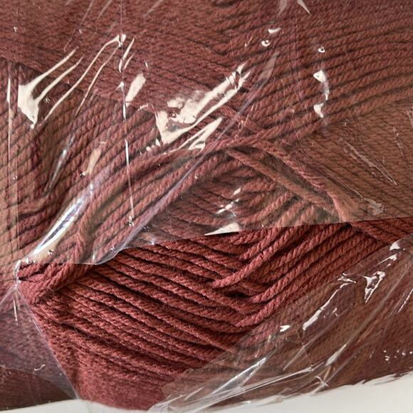 Jumbo Skein Worsted Yarn Acrylic 1 Pound Dark Mauve 4 Ply - Picture 3 of 5